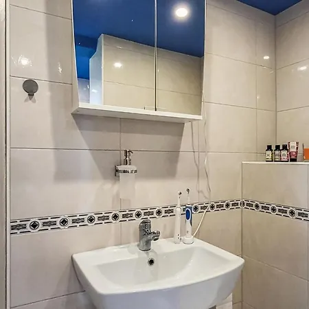 펜션 1 Bedroom Gorgeous In 슈트랄준트