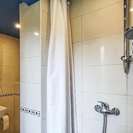 1 Bedroom Gorgeous In 펜션 *